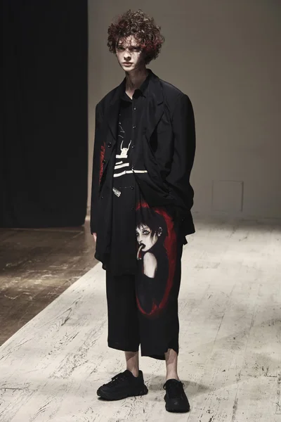 Look 18